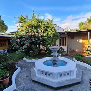 hotel-san-jorge.guatemalaantiguahotels.com/