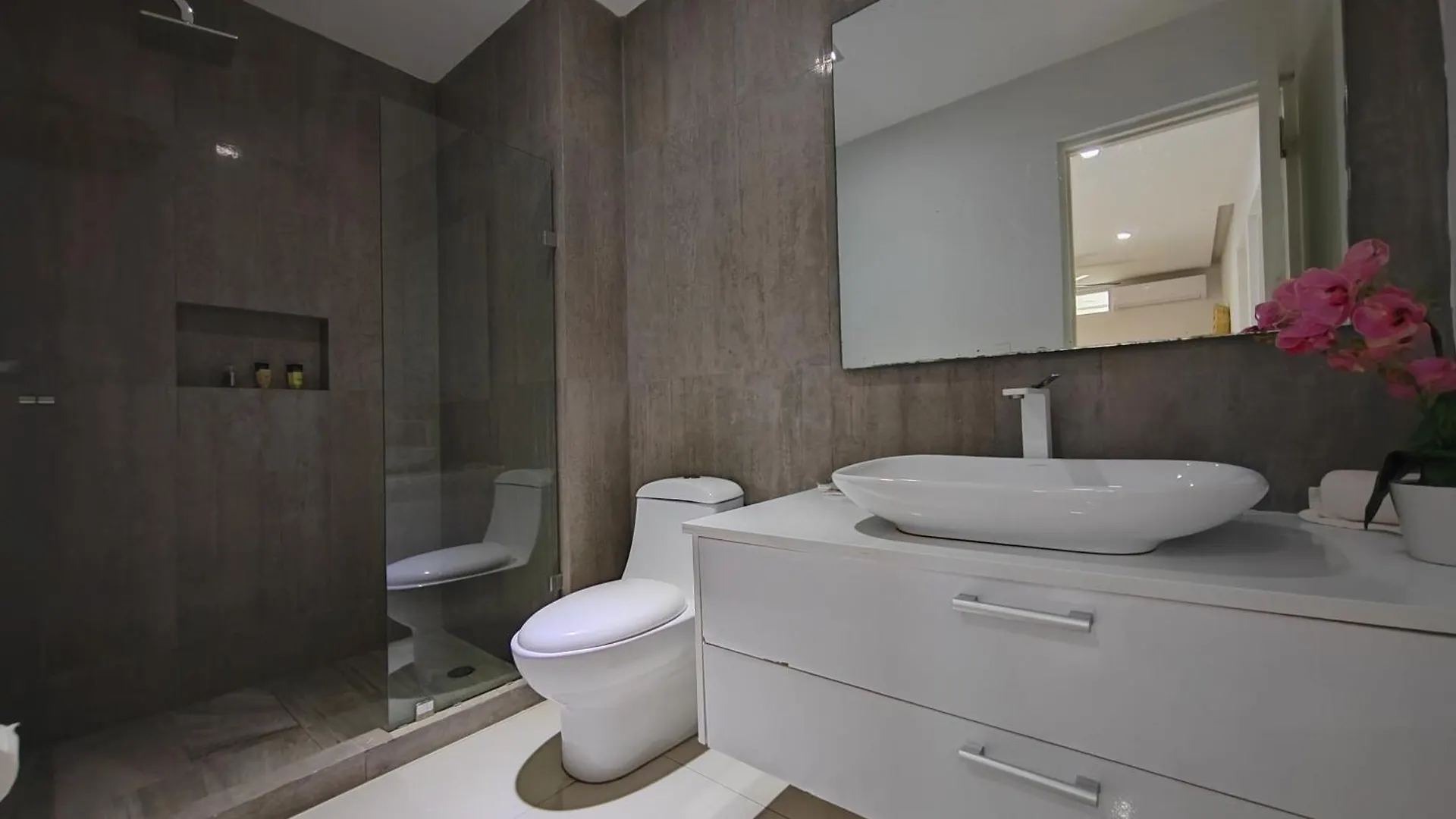 Centrally Located Apartments Steps Away From 5Th Avenue And The Beach! By.Yeah Playa del Carmen